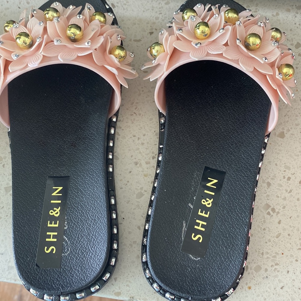 Flower Sandals with Beads and Rhinestones. Brand New size 7 - Picture 5 of 5